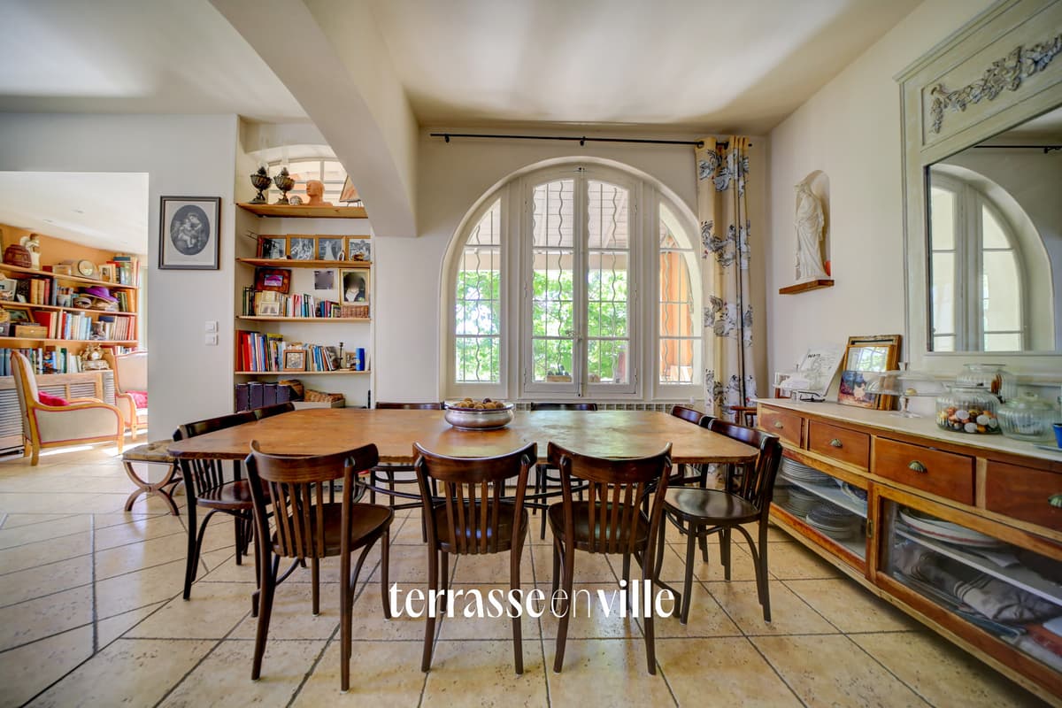 SANARY - PORT & PLAGE À PIED - MAISON DE CHARME T7 - JARDIN- CAVE - APERÇU MER - 850 000€ - 6