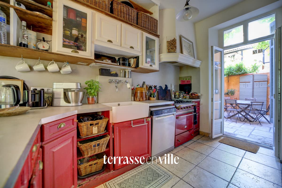 SANARY - PORT & PLAGE À PIED - MAISON DE CHARME T7 - JARDIN- CAVE - APERÇU MER - 850 000€ - 7