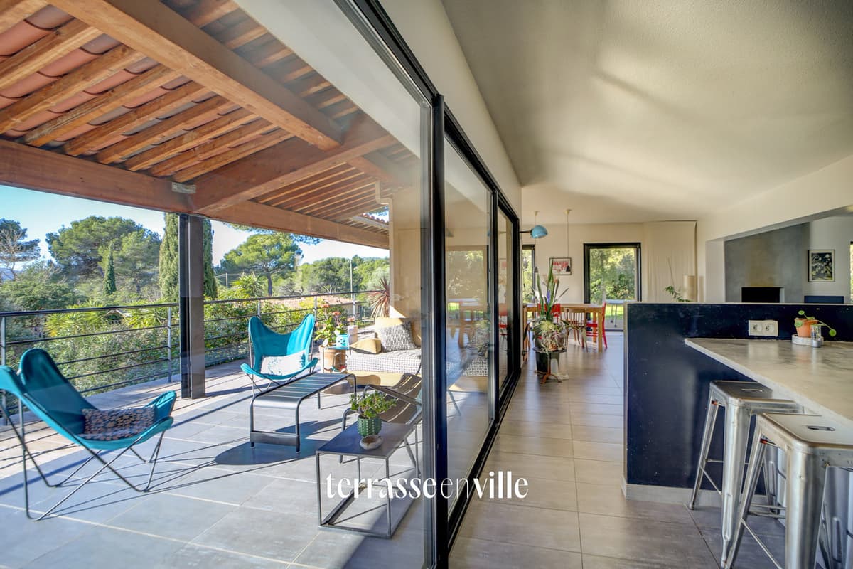 CEYRESTE - VILLA D'ARCHITECTE - T5 - 180M2 - GARAGE 70M2 - PARCELLE +6000 M2- VUE SUR LA BAIE DE LA CIOTAT - 2