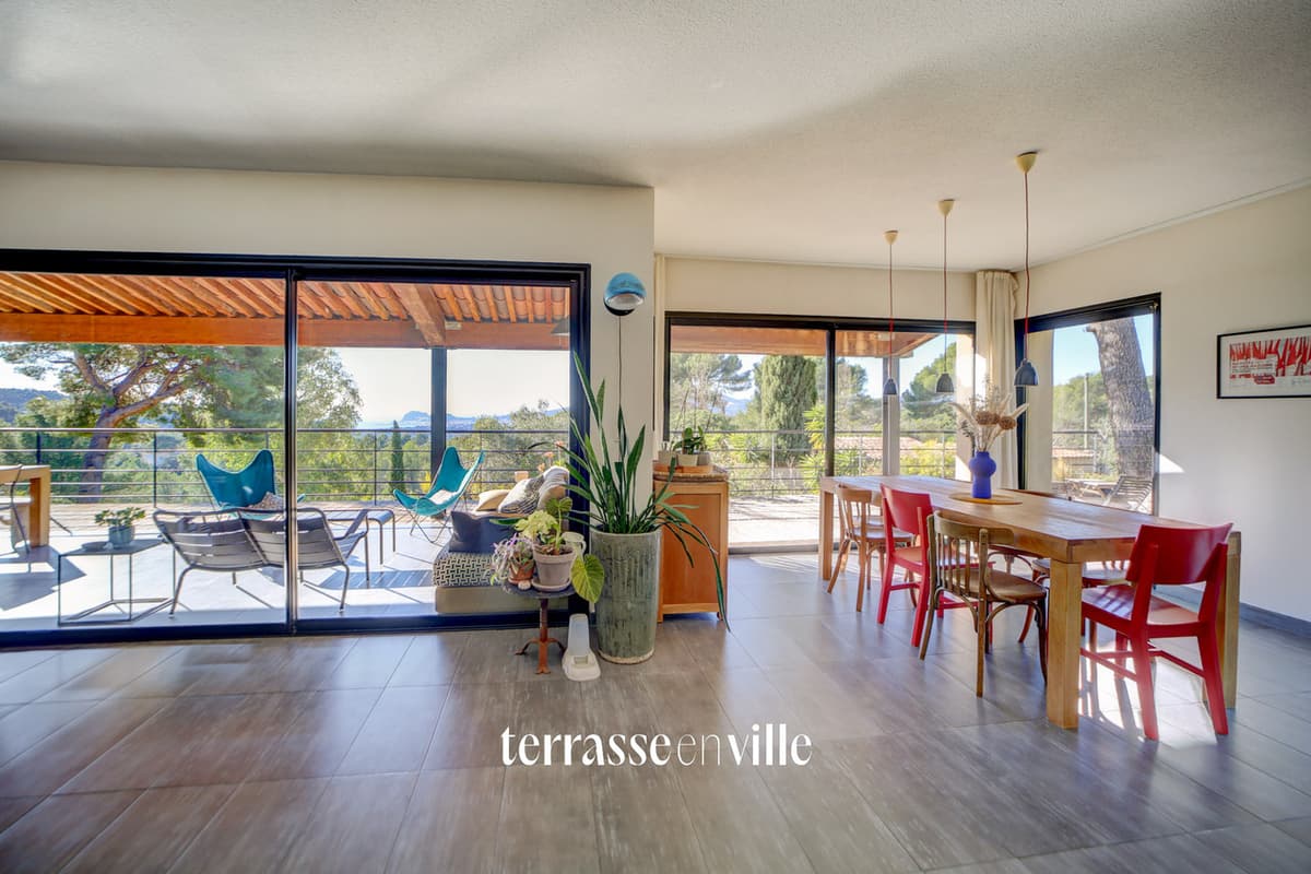 CEYRESTE - VILLA D'ARCHITECTE - T5 - 180M2 - GARAGE 70M2 - PARCELLE +6000 M2- VUE SUR LA BAIE DE LA CIOTAT - 4