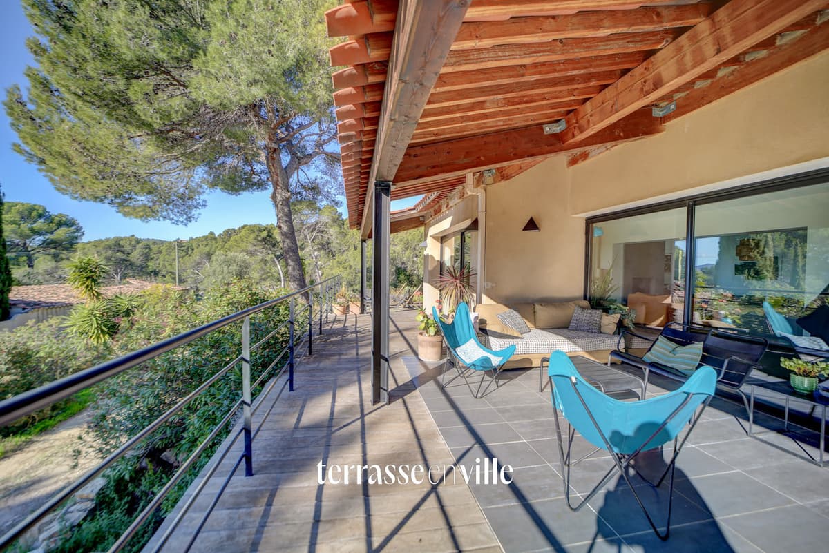 CEYRESTE - VILLA D'ARCHITECTE - T5 - 180M2 - GARAGE 70M2 - PARCELLE +6000 M2- VUE SUR LA BAIE DE LA CIOTAT - 3