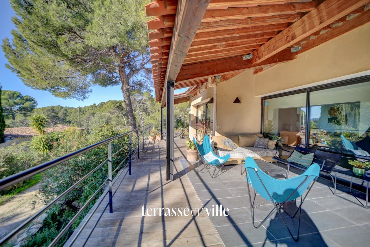 CEYRESTE - VILLA D'ARCHITECTE - T5 - 180M2 - GARAGE 70M2 - PARCELLE +6000 M2- VUE SUR LA BAIE DE LA CIOTAT - 3