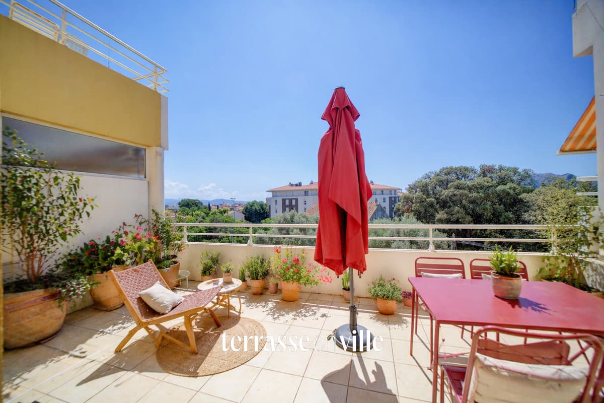 LA CIOTAT - COEUR DE VILLE - APPARTEMENT T3 67m2 - TERRASSE - PARKING PRIVÉ - 1