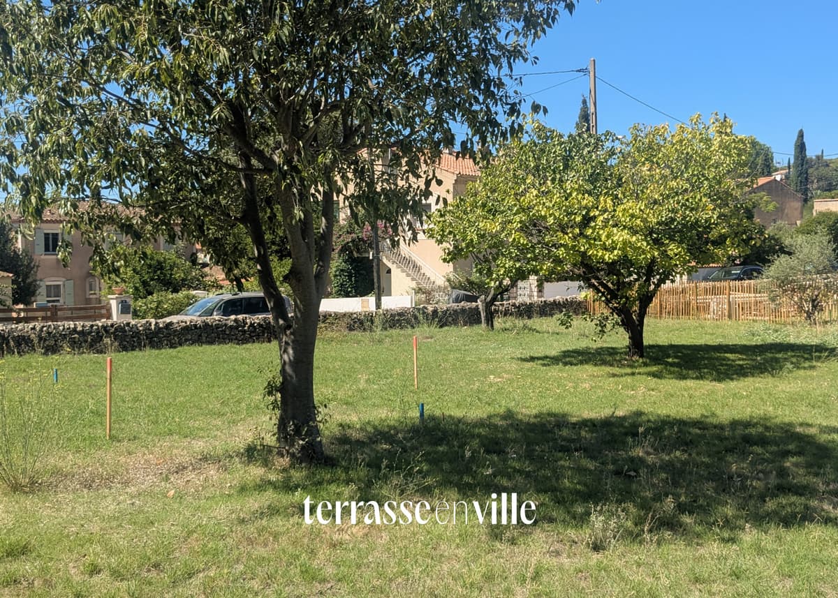 CEYRESTE - PROCHE VILLAGE - MAISON CONTEMPORAINE T4 - JARDIN - CALME - 543 000 € - 2