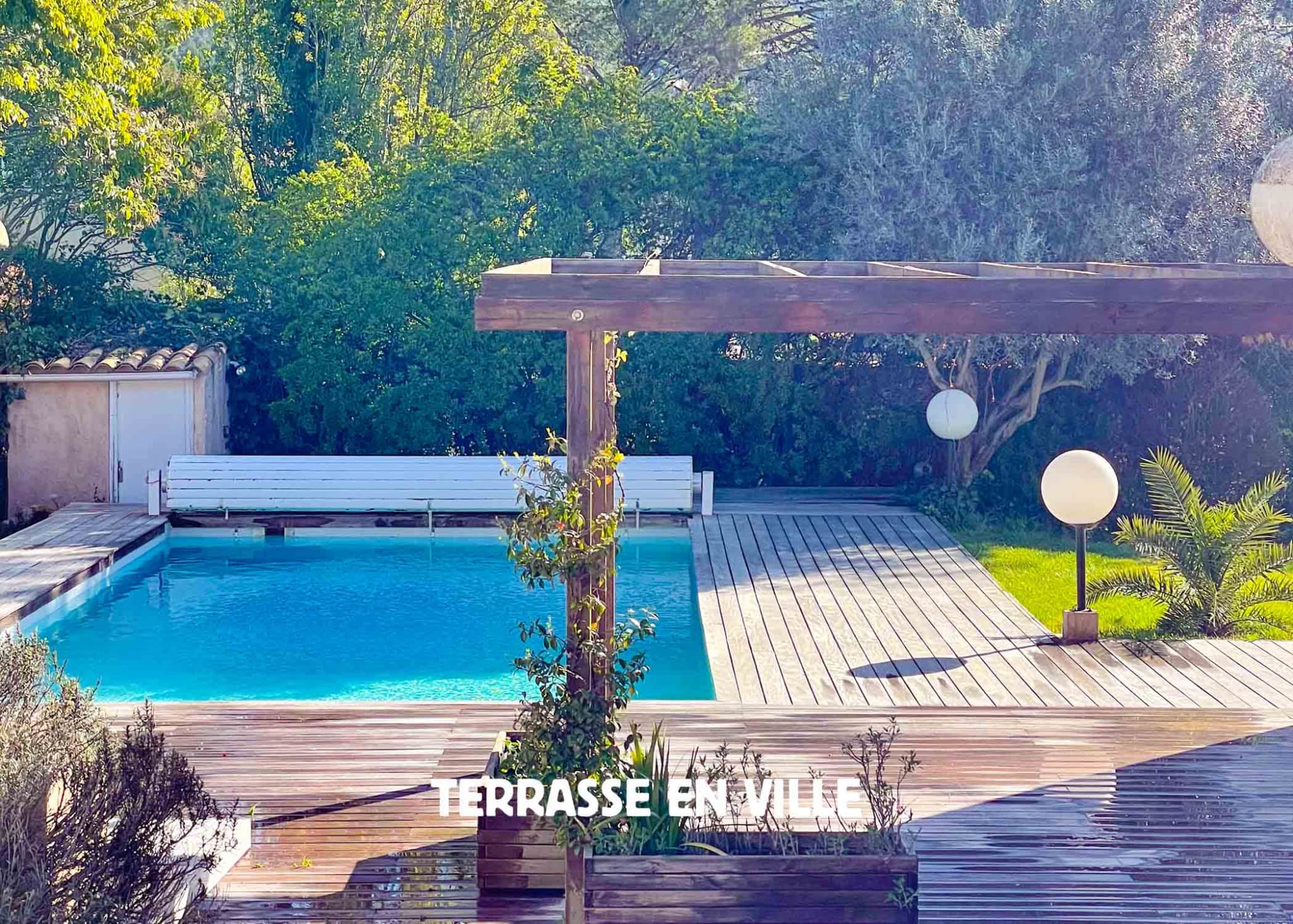 SOUS OFFRE - LA BOUILLADISSE - VILLA 159m2 - VUE DEGAGEE - PISCINE - CUISINE D'ETE - GARAGES - 2