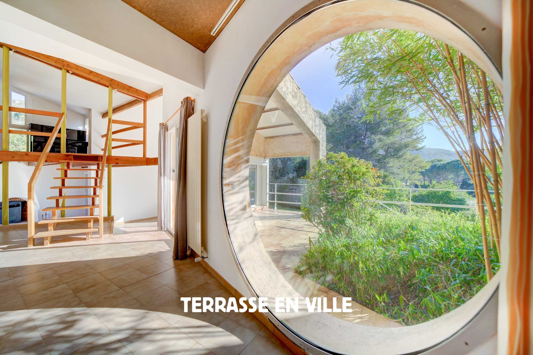 SOUS OFFRE - LA BOUILLADISSE - VILLA 159m2 - VUE DEGAGEE - PISCINE - CUISINE D'ETE - GARAGES