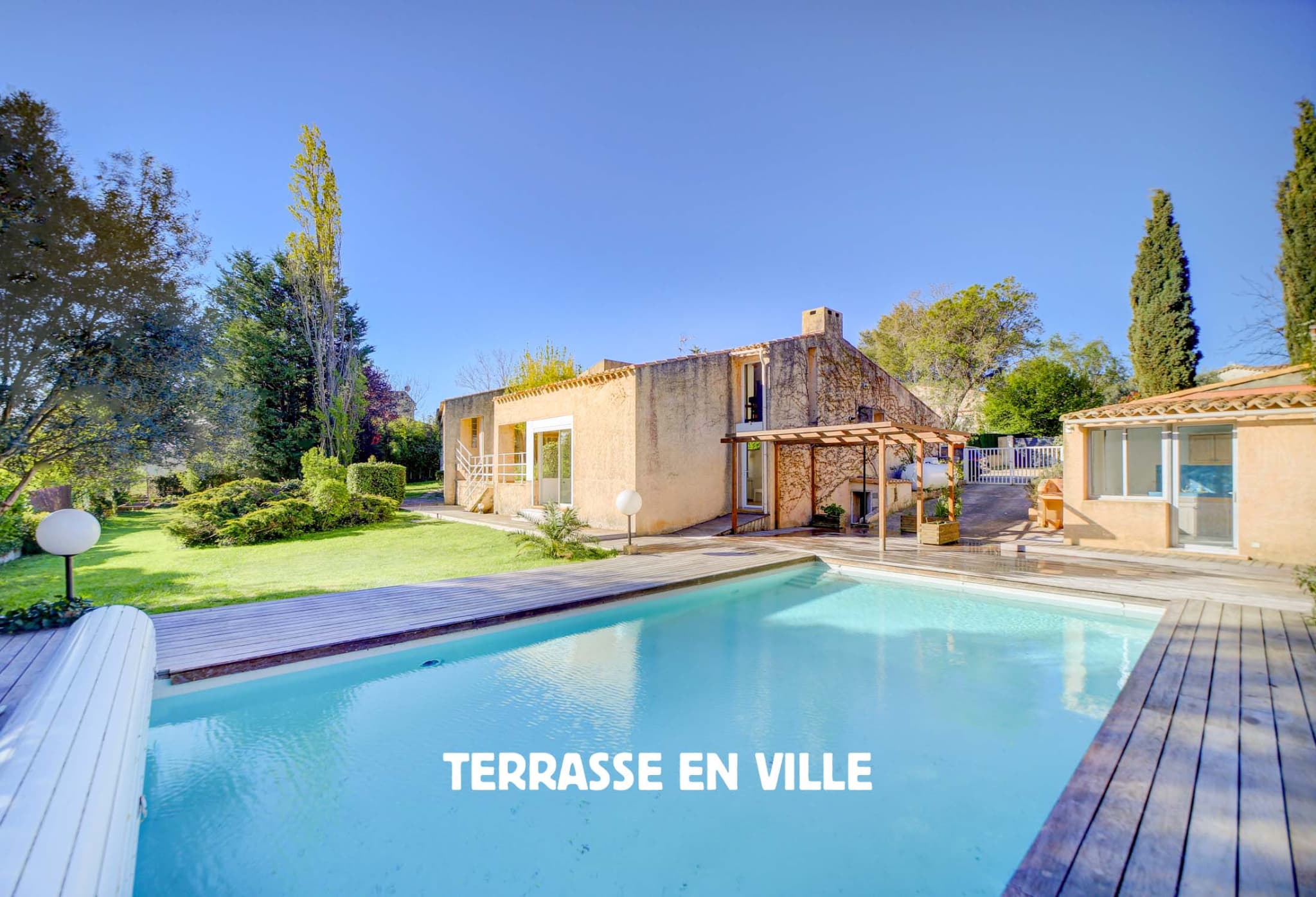 SOUS OFFRE - LA BOUILLADISSE - VILLA 159m2 - VUE DEGAGEE - PISCINE - CUISINE D'ETE - GARAGES - 1