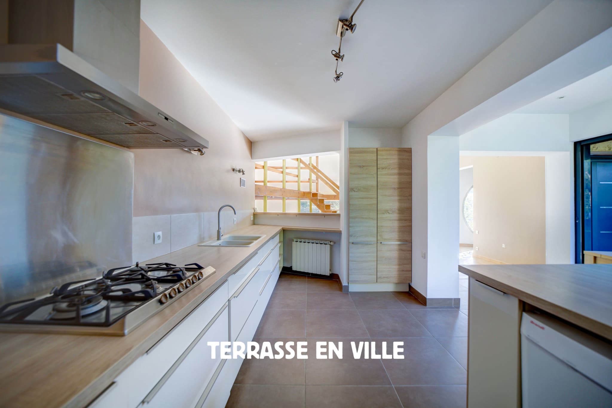 SOUS OFFRE - LA BOUILLADISSE - VILLA 159m2 - VUE DEGAGEE - PISCINE - CUISINE D'ETE - GARAGES - 3