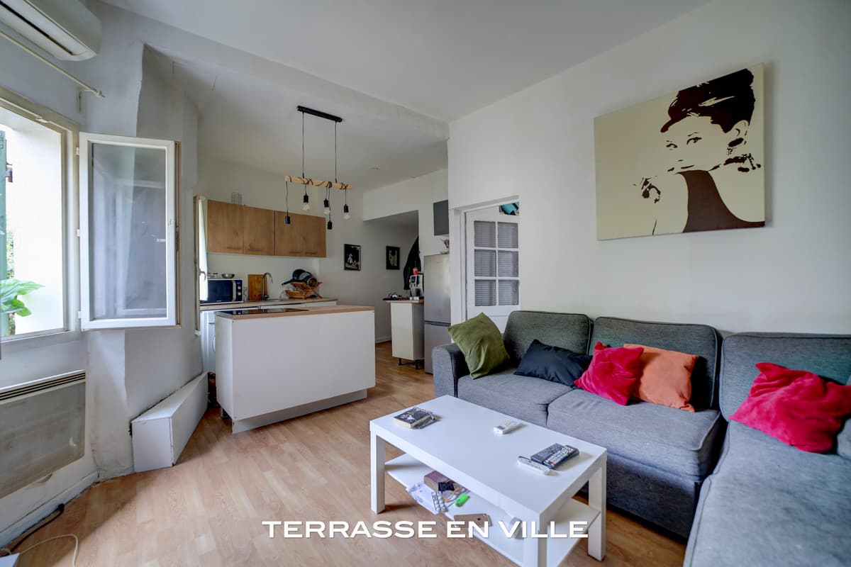 EXCLUSIVITÉ _ LA CIOTAT - CENTRE HISTORIQUE - APPARTEMENT T2 - CALME et SANS VIS A VIS