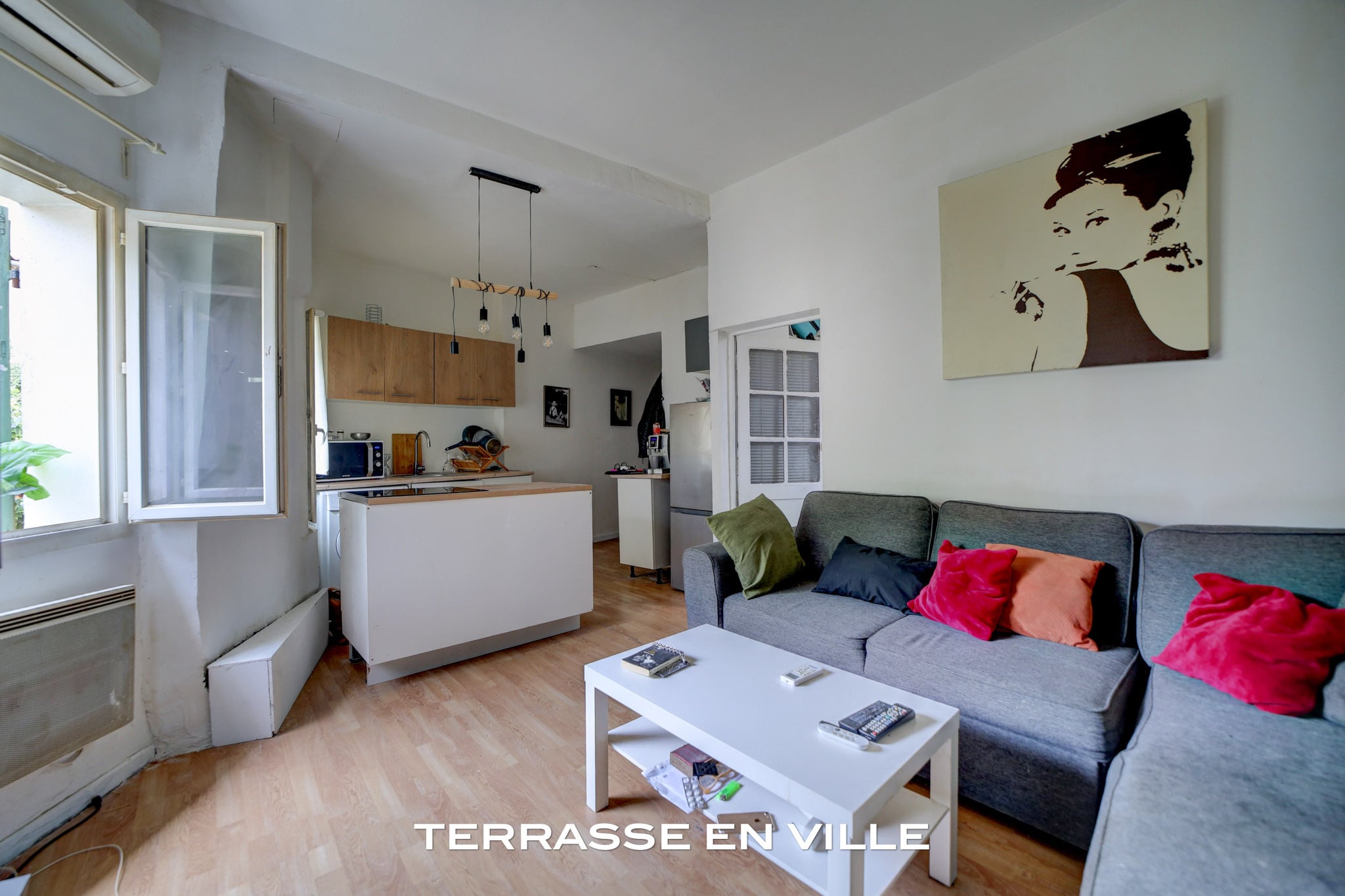 EXCLUSIVITÉ _ LA CIOTAT - CENTRE HISTORIQUE - APPARTEMENT T2 - CALME et SANS VIS A VIS