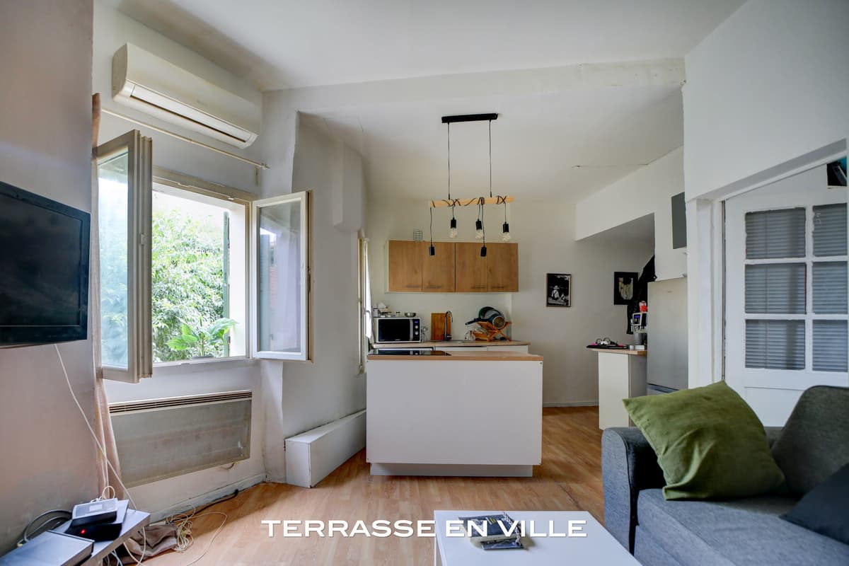 EXCLUSIVITÉ _ LA CIOTAT - CENTRE HISTORIQUE - APPARTEMENT T2 - CALME et SANS VIS A VIS - 2
