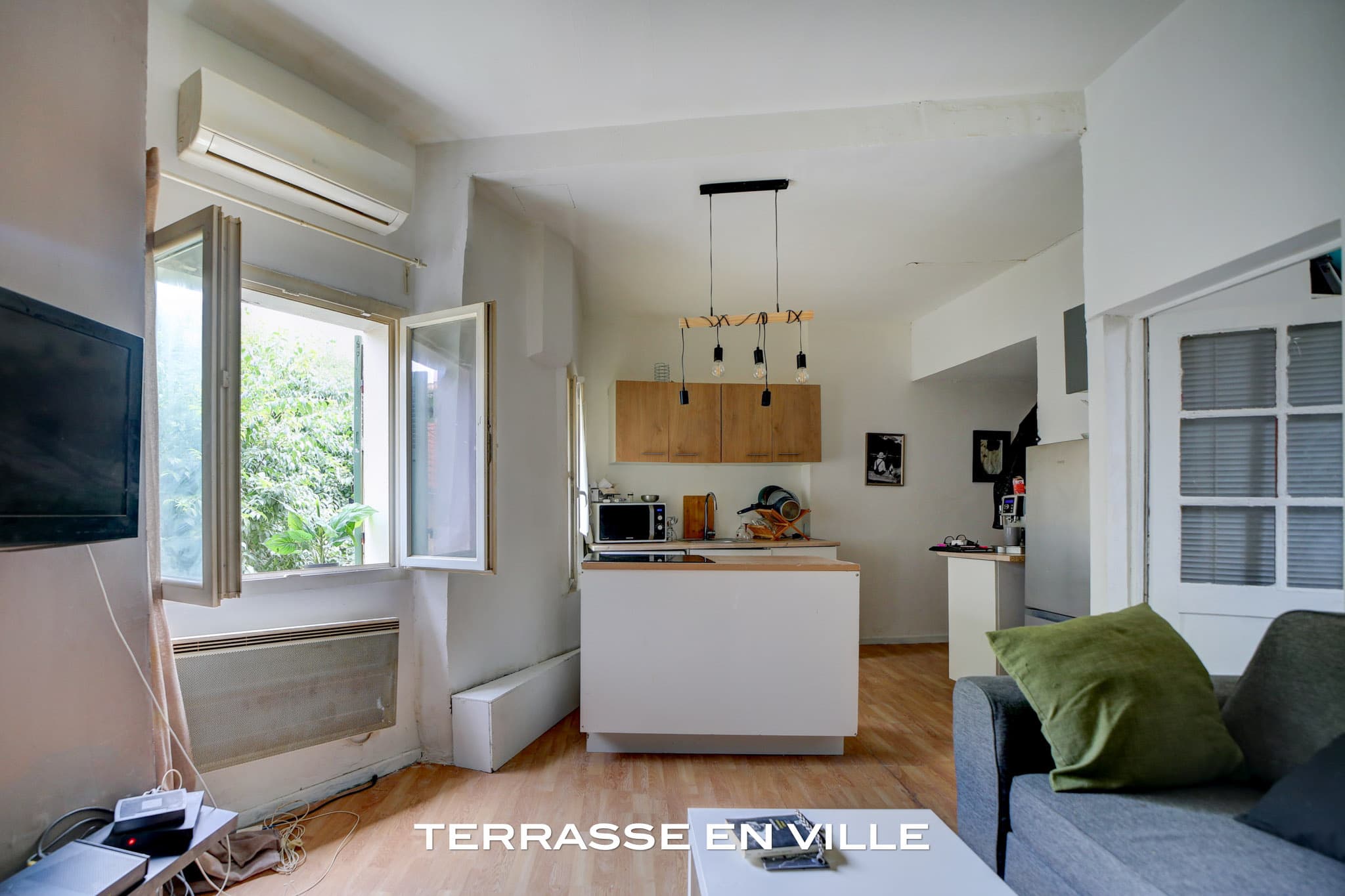 EXCLUSIVITÉ _ LA CIOTAT - CENTRE HISTORIQUE - APPARTEMENT T2 - CALME et SANS VIS A VIS - 2
