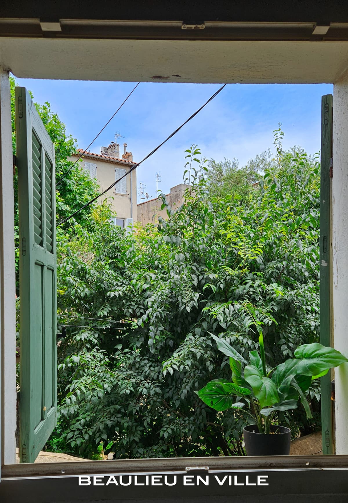 EXCLUSIVITÉ _ LA CIOTAT - CENTRE HISTORIQUE - APPARTEMENT T2 - CALME et SANS VIS A VIS - 1
