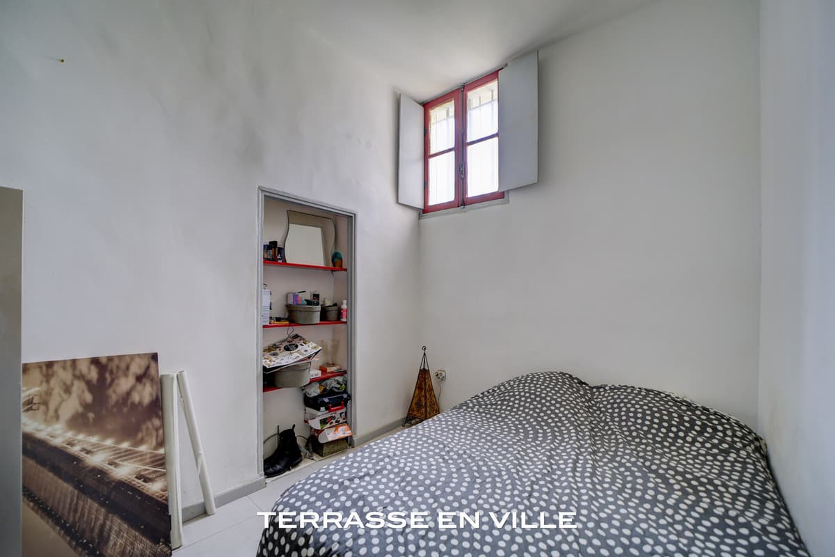 EXCLUSIVITÉ _ LA CIOTAT - CENTRE HISTORIQUE - APPARTEMENT T2 - CALME et SANS VIS A VIS - 4