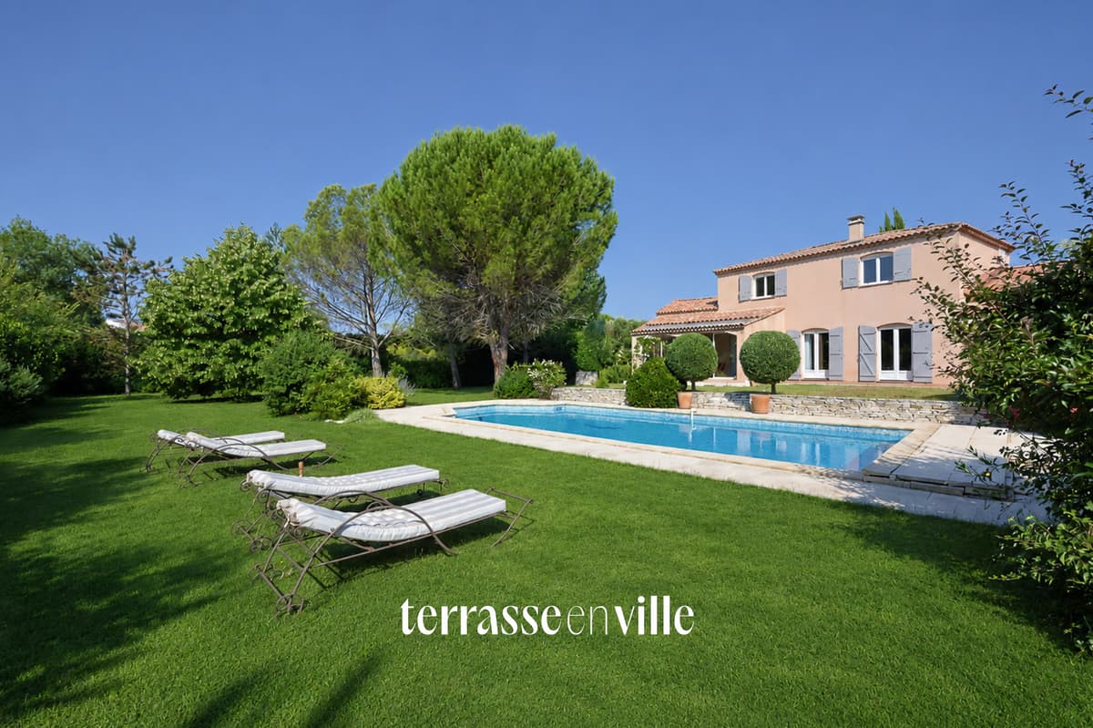 PUYRICARD - MAISON PISCINE - DEPENDANCE - JARDIN 4000 M2 - 1 149 000 €