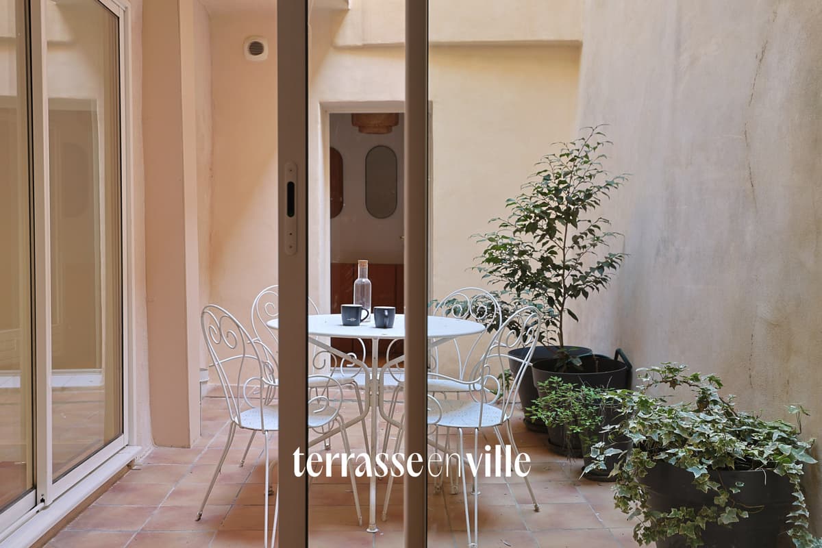 AIX-EN-PROVENCE - CENTRE VILLE LOCAL PROFESSIONNEL - T3 52 m2 - CAVE VOUTEE 93 m2 - 280 000 € - 6
