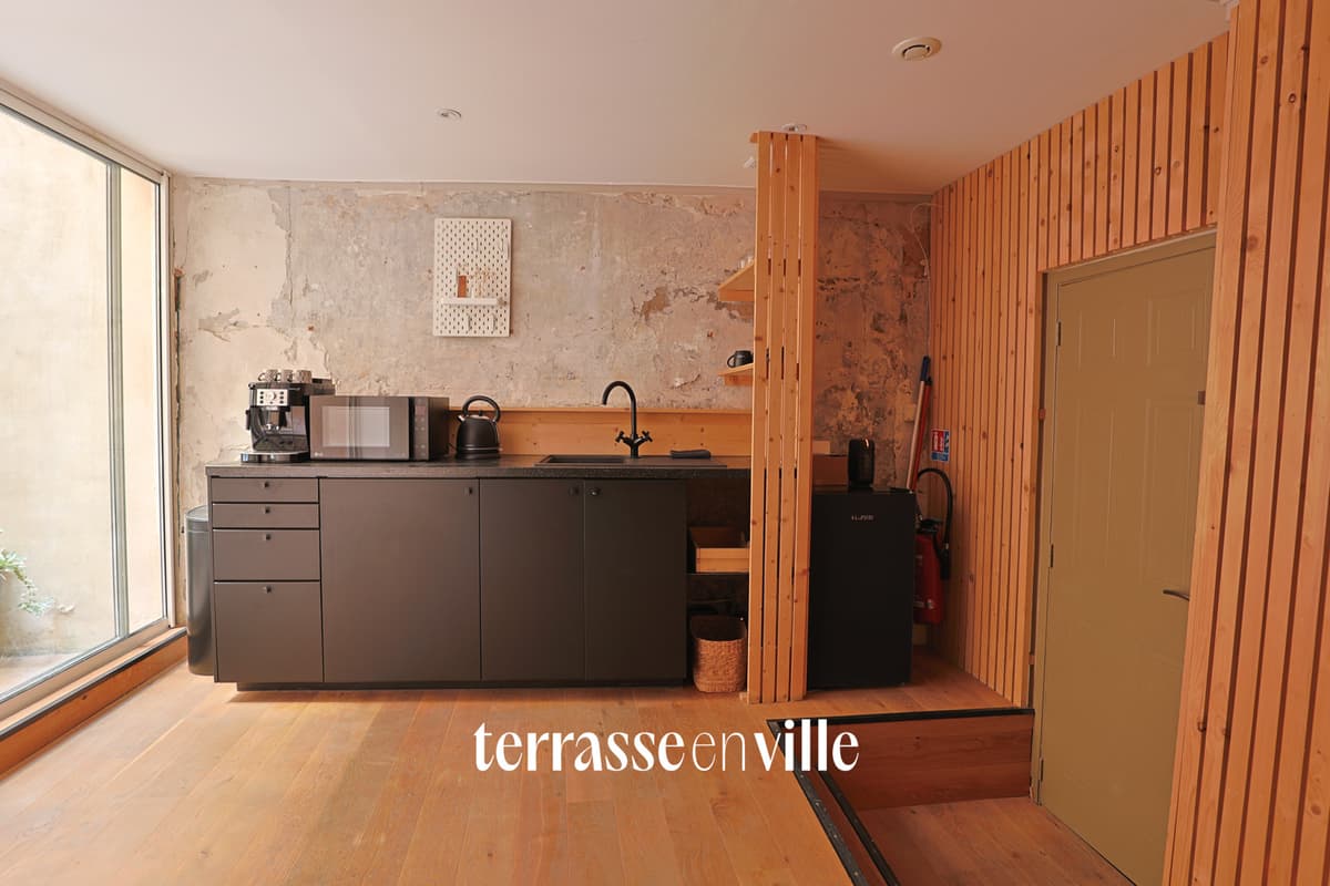 AIX-EN-PROVENCE - CENTRE VILLE LOCAL PROFESSIONNEL - T3 52 m2 - CAVE VOUTEE 93 m2 - 280 000 € - 4