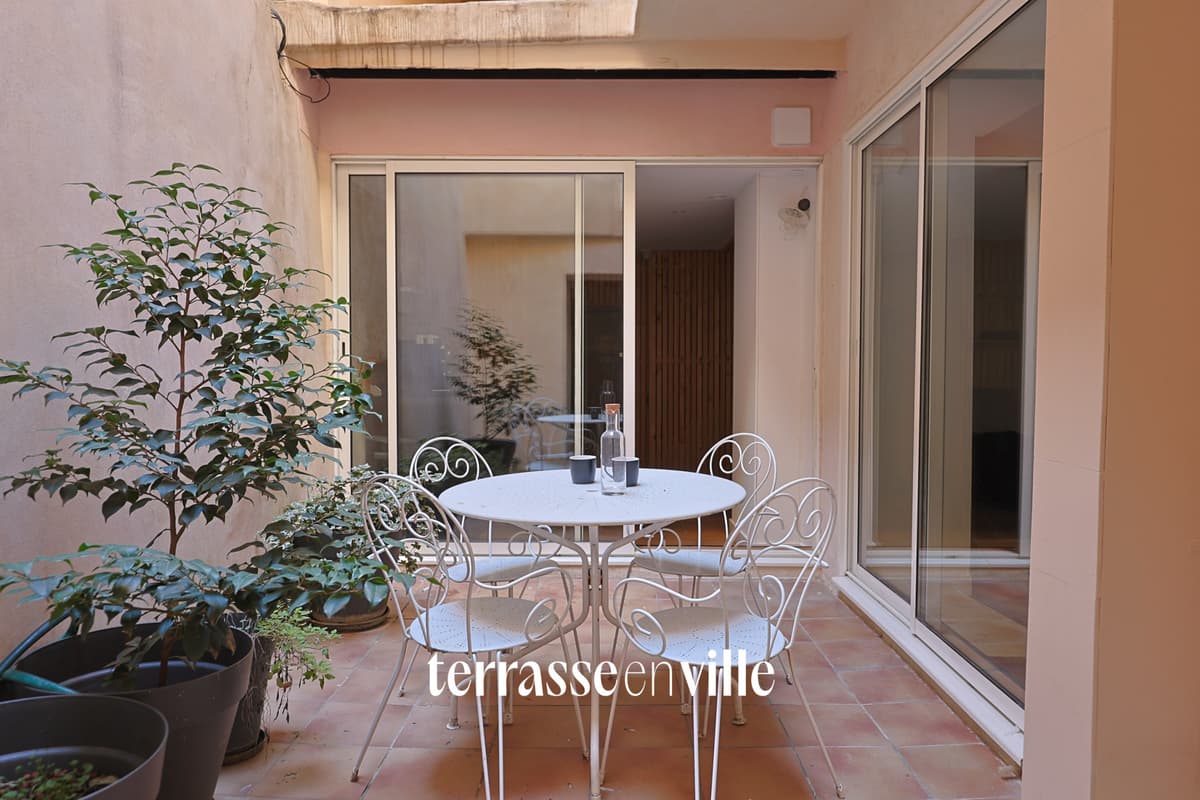 AIX-EN-PROVENCE - CENTRE VILLE LOCAL PROFESSIONNEL - T3 52 m2 - CAVE VOUTEE 93 m2 - 280 000 €