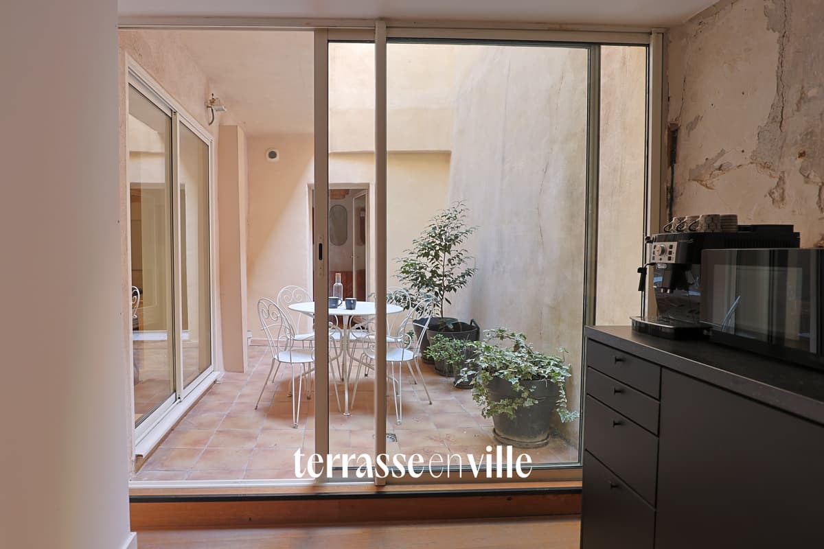 AIX-EN-PROVENCE - CENTRE VILLE LOCAL PROFESSIONNEL - T3 52 m2 - CAVE VOUTEE 93 m2 - 280 000 € - 2