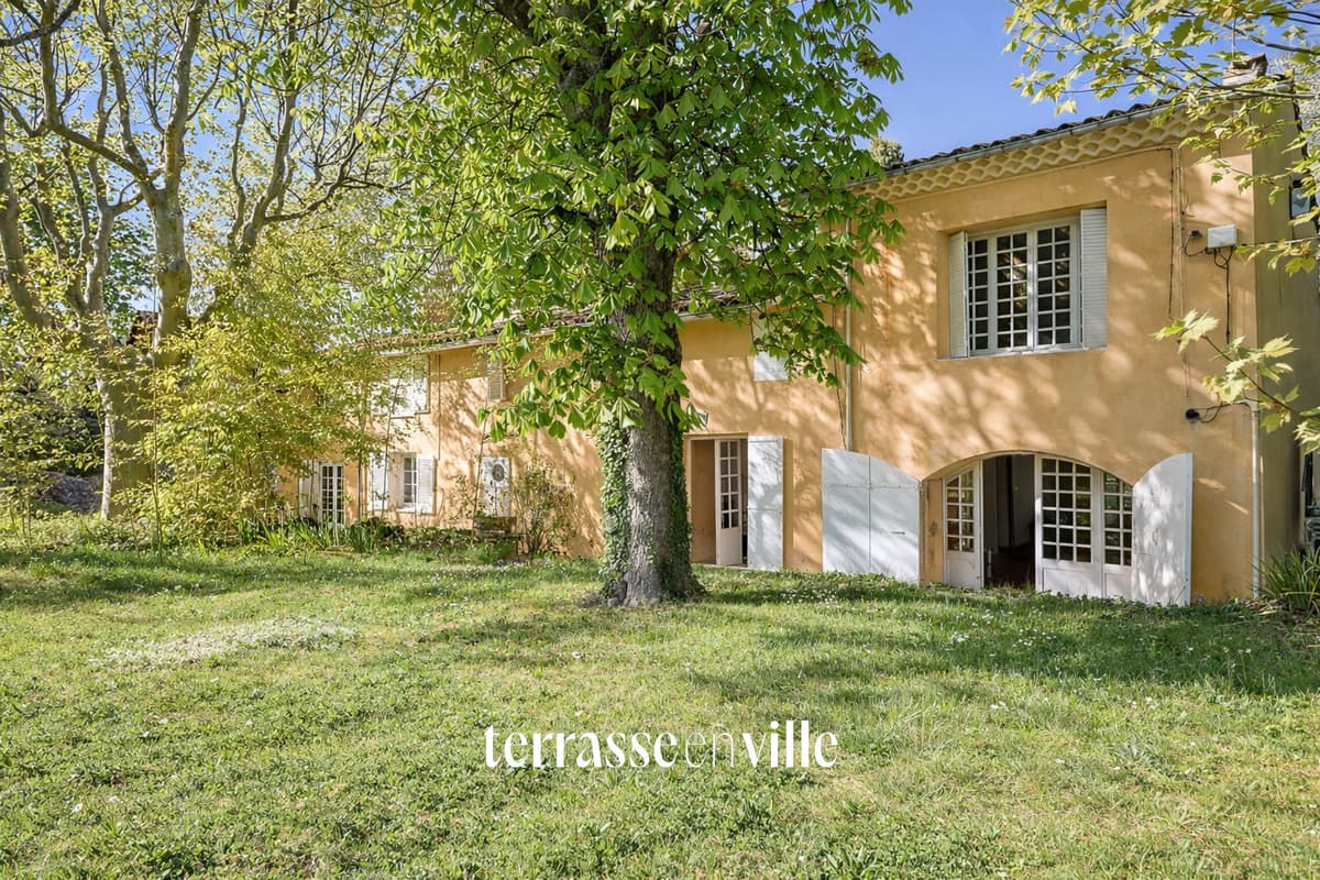 AIX-EN-PROVENCE - MAS ANCIEN - 250 m2 JARDIN - 987 000 € - 2