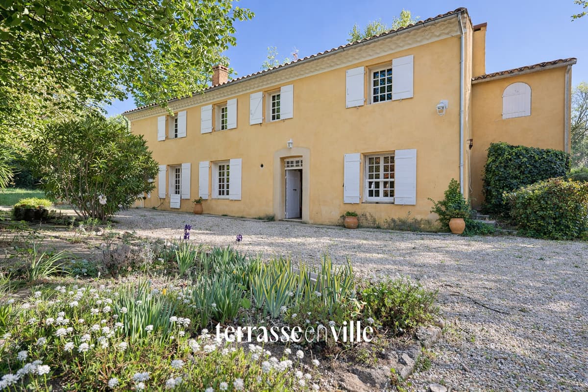 AIX-EN-PROVENCE - MAS ANCIEN - 250 m2 JARDIN - 987 000 €