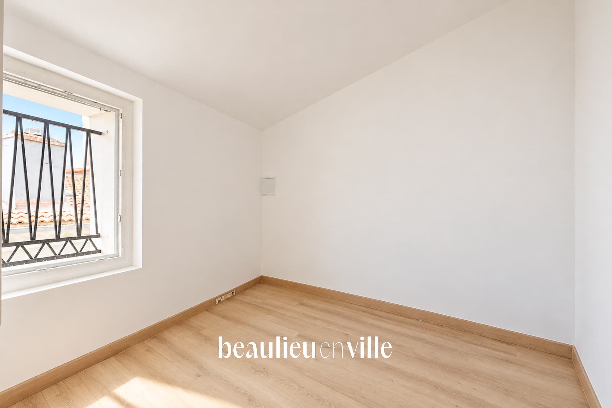 EGUILLES COEUR DU VILLAGE - MAISON 84 M2 - STUDIO INDEPENDANT- 339 000 € - 5
