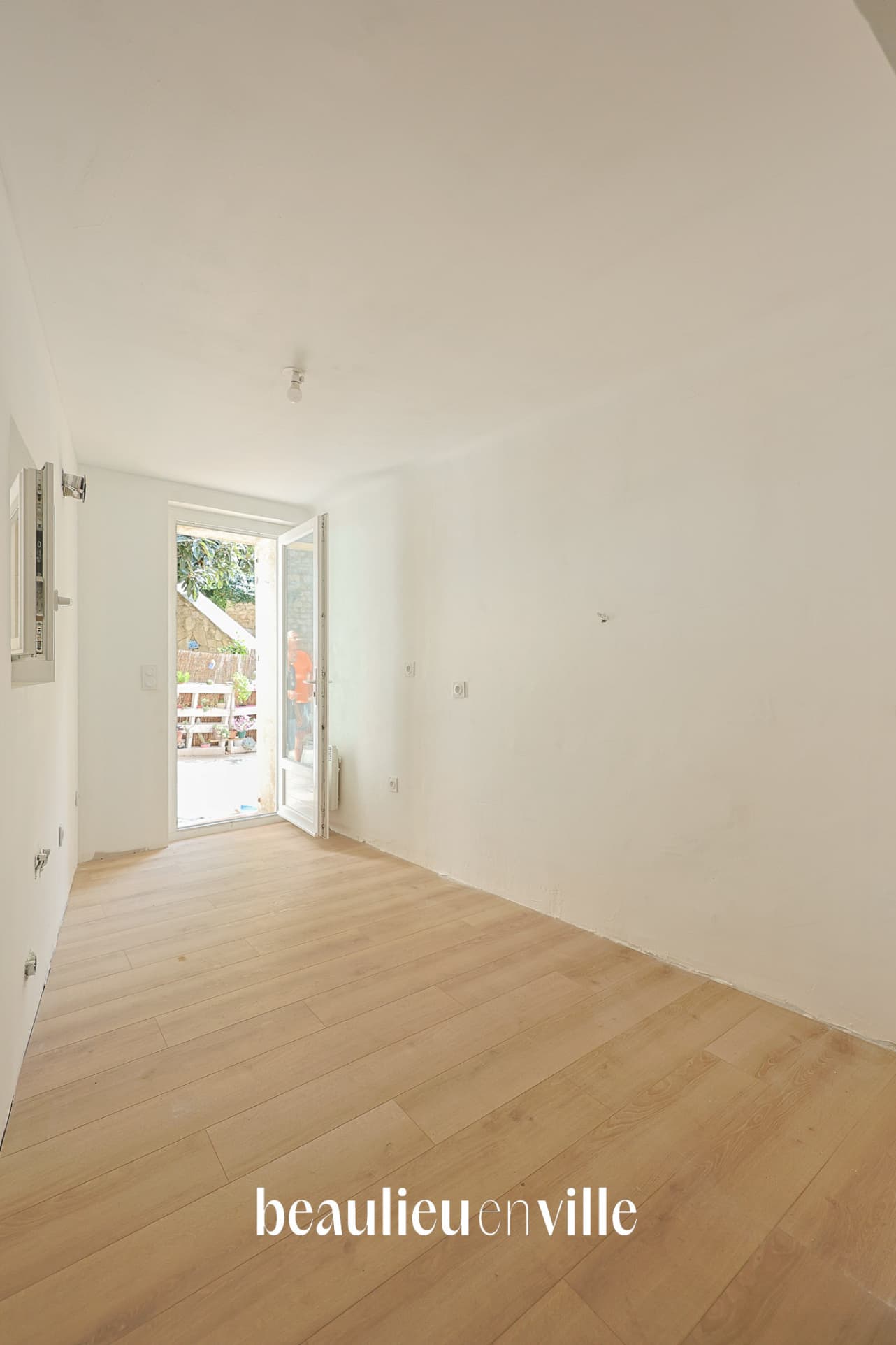 EGUILLES COEUR DU VILLAGE - MAISON 84 M2 - STUDIO INDEPENDANT- 339 000 € - 4