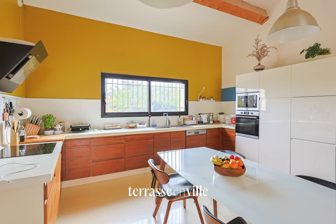 SIMIANE-COLLONGUE — PROPRIÉTÉ D'EXCEPTION — 250 M2 — TERRAIN 4 200 M2 — PISCINE— 1 190 000 €