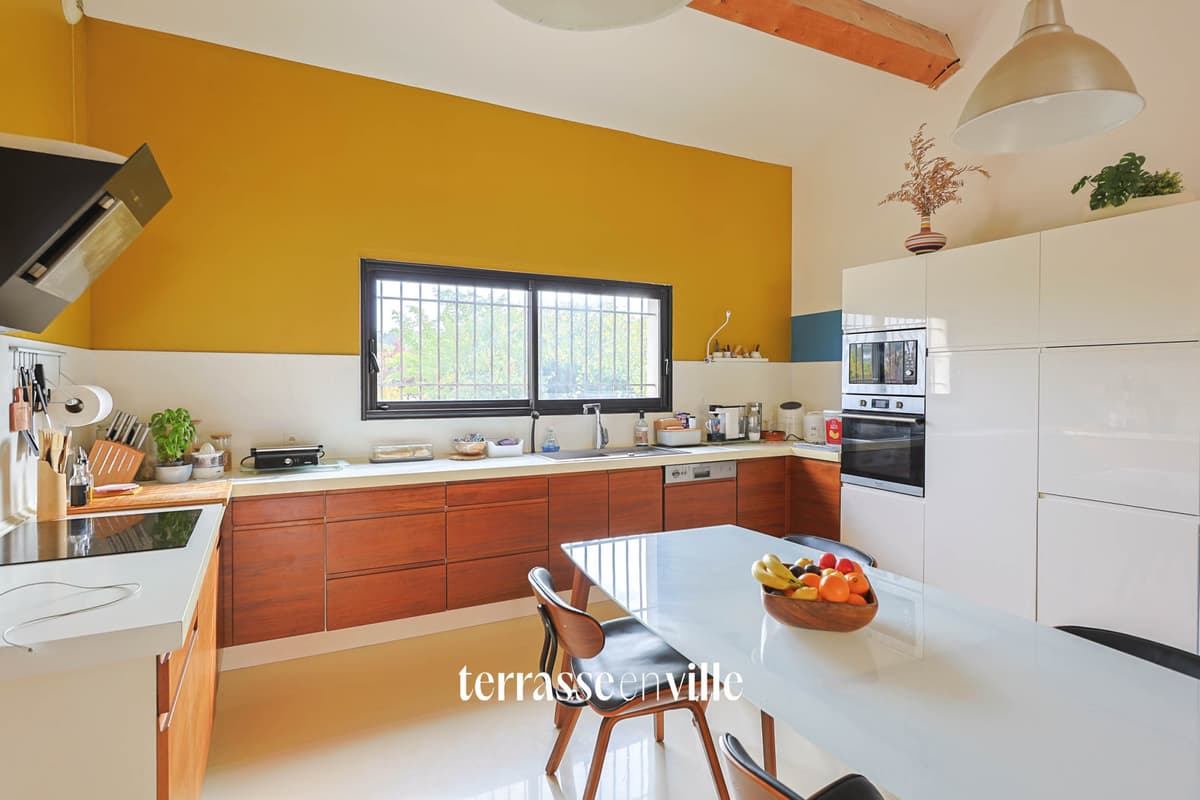 SIMIANE-COLLONGUE — PROPRIÉTÉ D'EXCEPTION — 250 M2 — TERRAIN 4 200 M2 — PISCINE— 1 190 000 € - 4