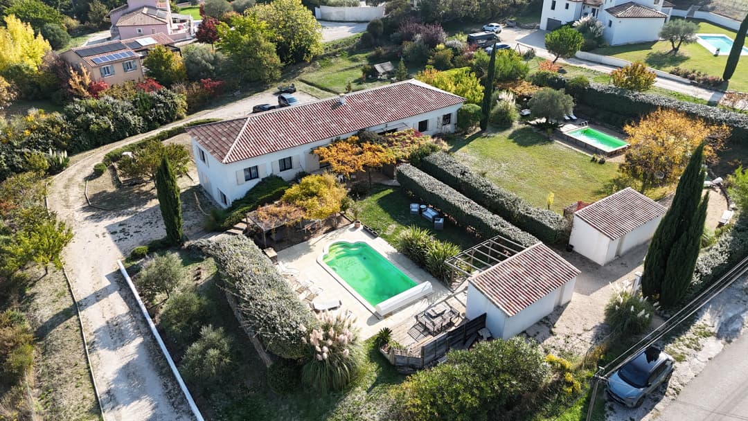 SIMIANE-COLLONGUE — PROPRIÉTÉ D'EXCEPTION — 250 M2 — TERRAIN 4 200 M2 — PISCINE— 1 190 000 €