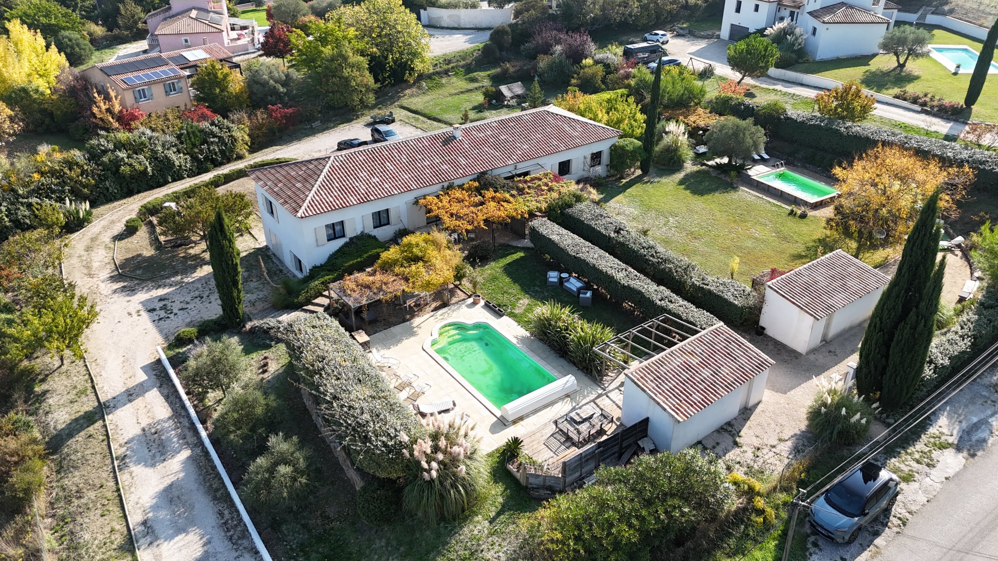 SIMIANE-COLLONGUE — PROPRIÉTÉ D'EXCEPTION — 250 M2 — TERRAIN 4 200 M2 — PISCINE— 1 190 000 €