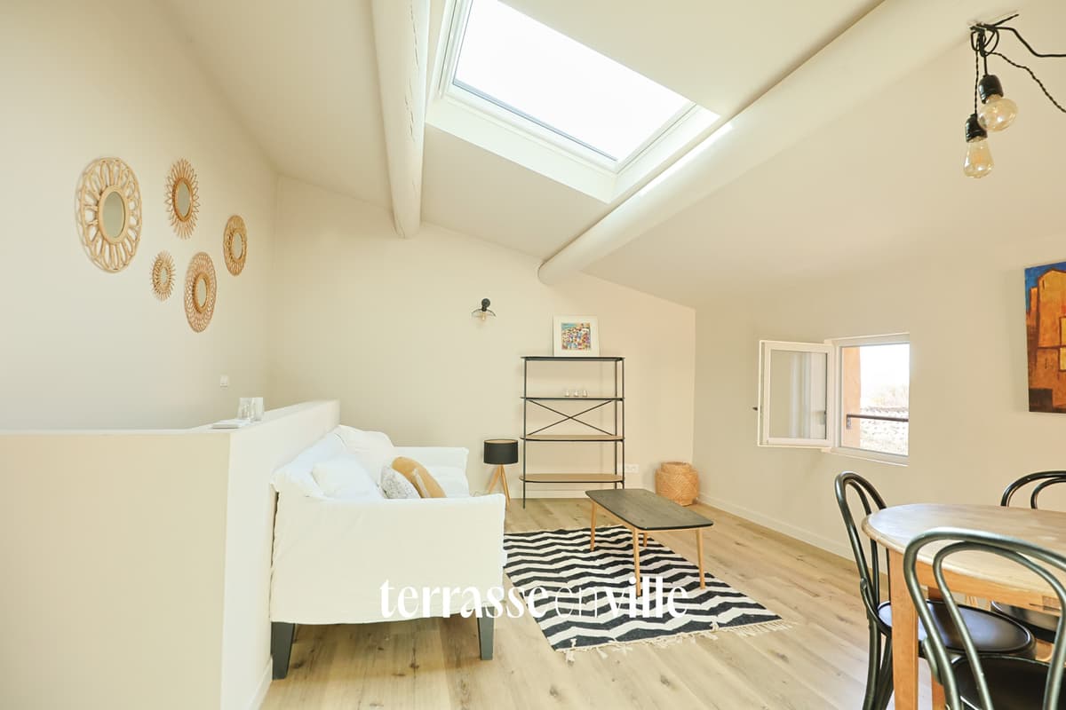 EGUILLES - MAISON DE VILLAGE - T3 TERRASSE - 330 000 € - 6