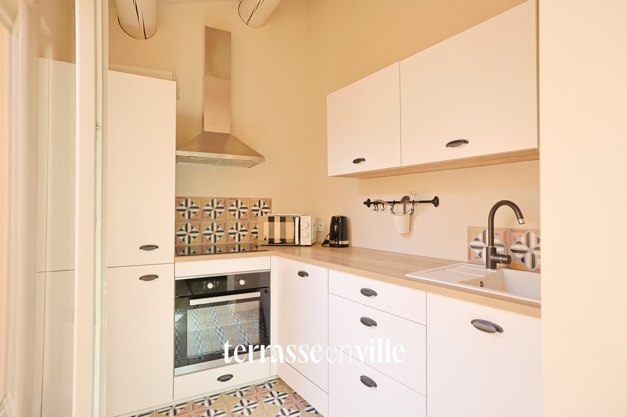 EGUILLES - MAISON DE VILLAGE - T3 TERRASSE - 300 000 € - 4