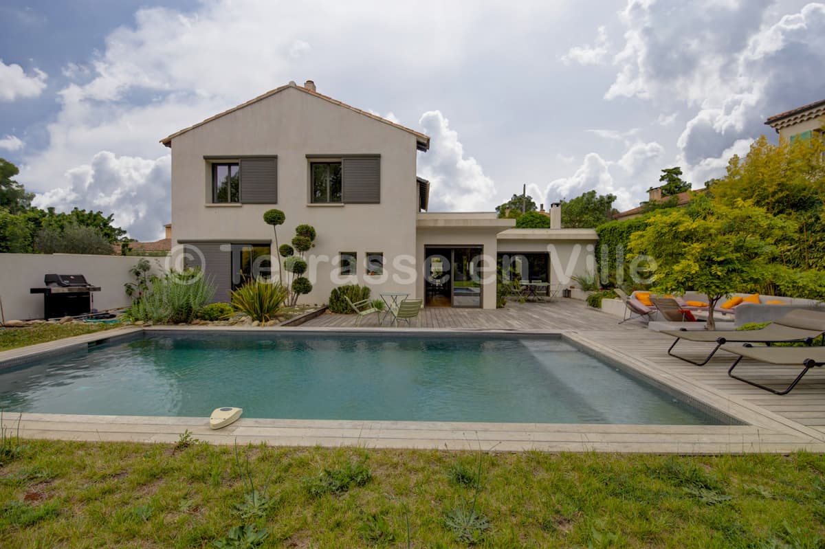PUYRICARD - CENTRE VILLAGE - MAISON - 240 m2 - 1000 m2 de jardin - PISCINE - 1 335 000 €