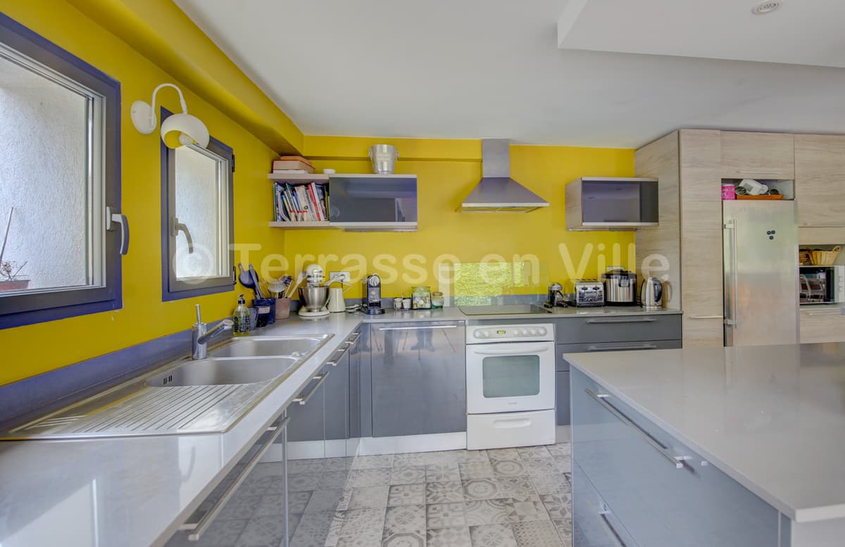 PUYRICARD - CENTRE VILLAGE - MAISON - 240 m2 - 1000 m2 de jardin - PISCINE - 1 335 000 € - 6
