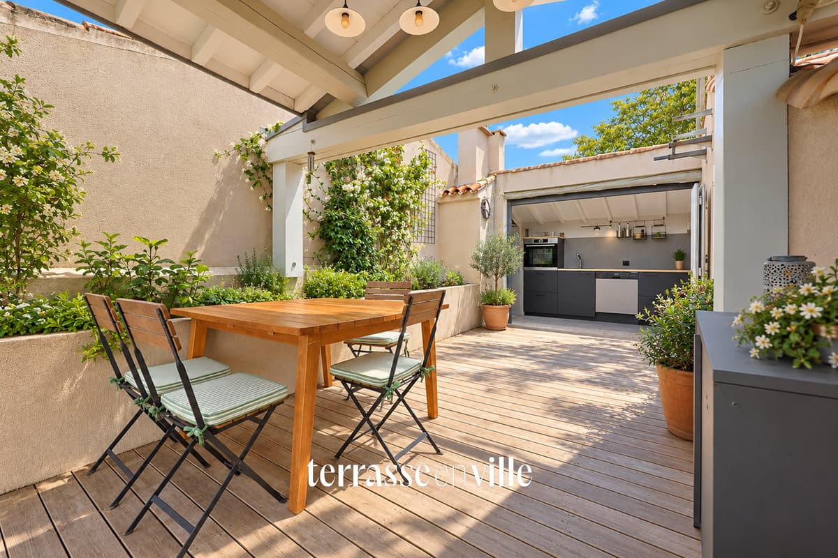 EGUILLES - MAISON T6 - TERRASSE - VUE - 898000 € - 3