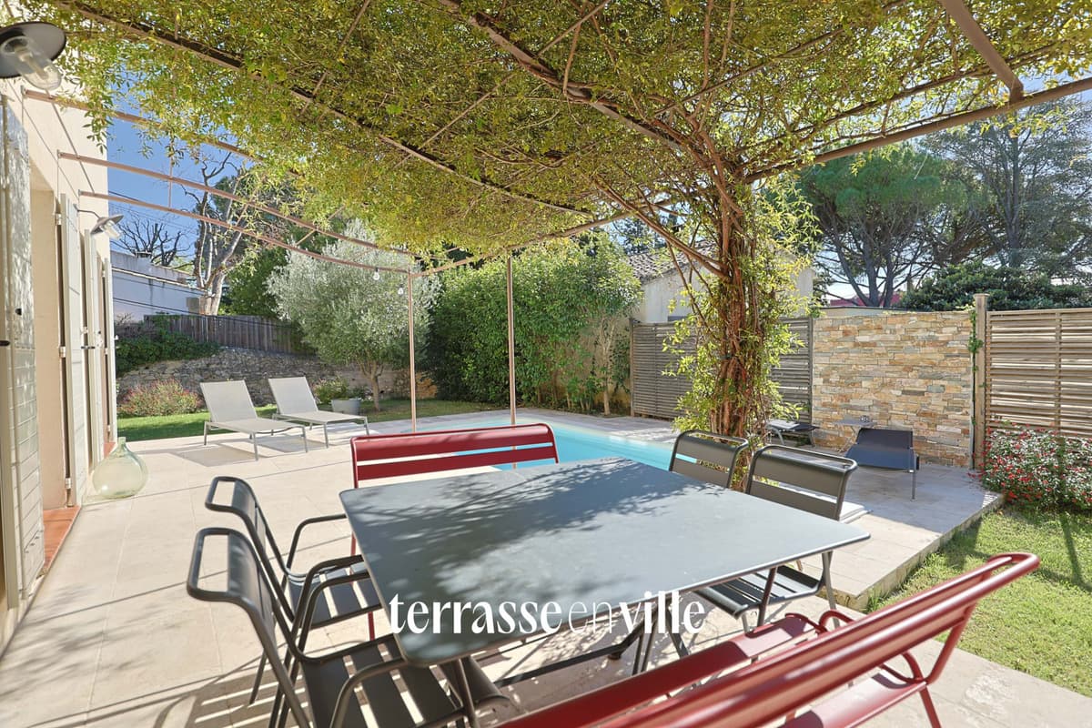 MAISON DE VILLE - LAMBESC - JARDIN - T4 - PISCINE 499 000 € - 1