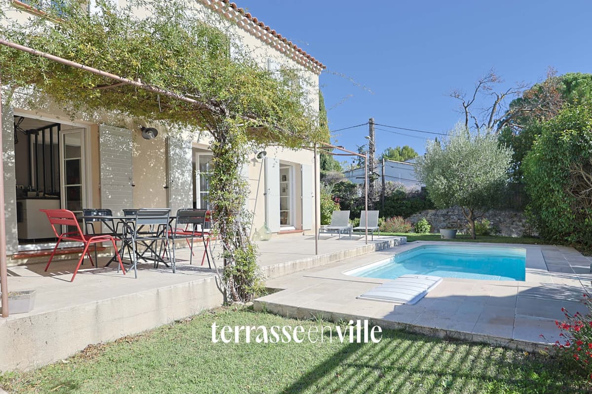 MAISON DE VILLE - LAMBESC - JARDIN - T4 - PISCINE 499 000 € - 2