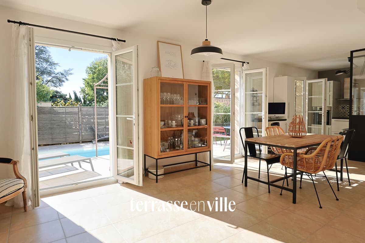 MAISON DE VILLE - LAMBESC - JARDIN - T4 - PISCINE 499 000 € - 3