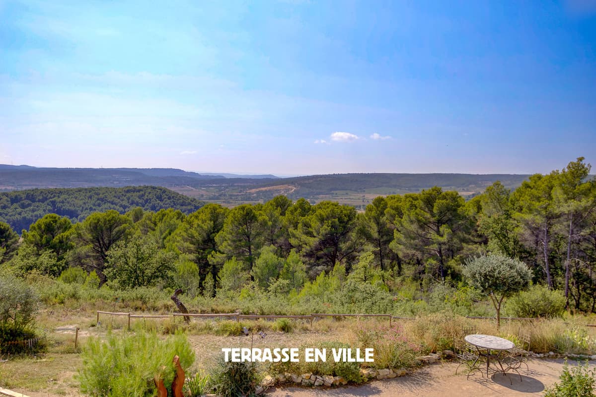 - SOUS COMPROMIS - EXCLUSIVITE - EGUILLES - MAISON - 180m2 - PISCINE - VUE - PARC 3000m2 - 1 080 000€ - 4