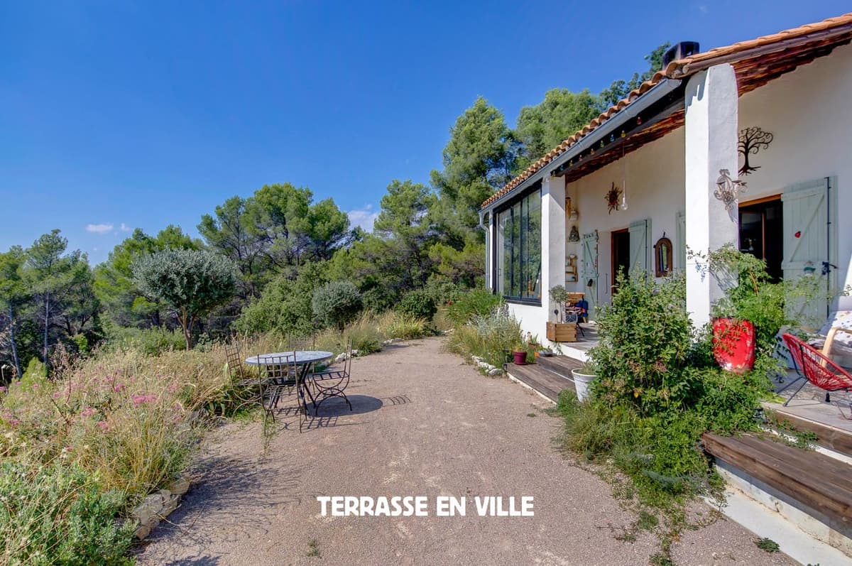 - SOUS COMPROMIS - EXCLUSIVITE - EGUILLES - MAISON - 180m2 - PISCINE - VUE - PARC 3000m2 - 1 080 000€ - 5