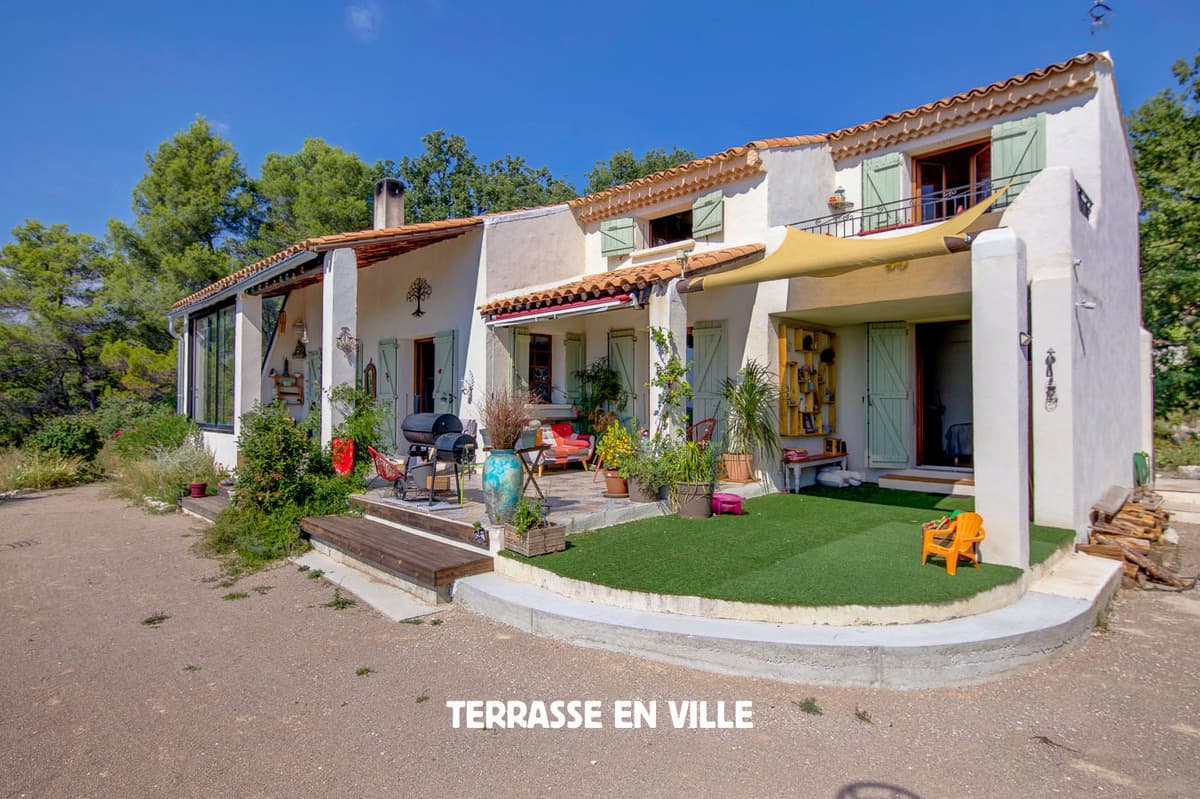 - SOUS COMPROMIS - EXCLUSIVITE - EGUILLES - MAISON - 180m2 - PISCINE - VUE - PARC 3000m2 - 1 080 000€ - 3