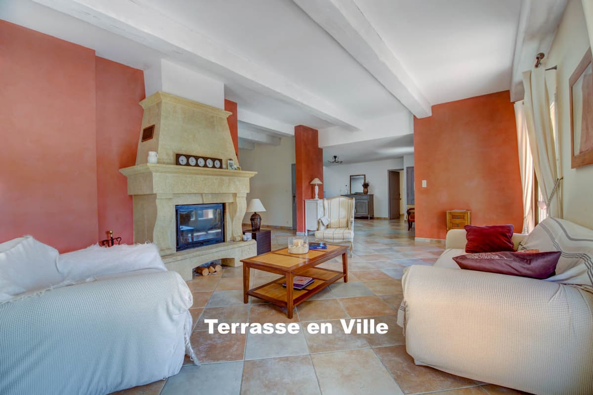EXCLUSIVITE - CENTRE VILLAGE - PUYRICARD - MAISON PISCINE - 1 160 000 € - 7