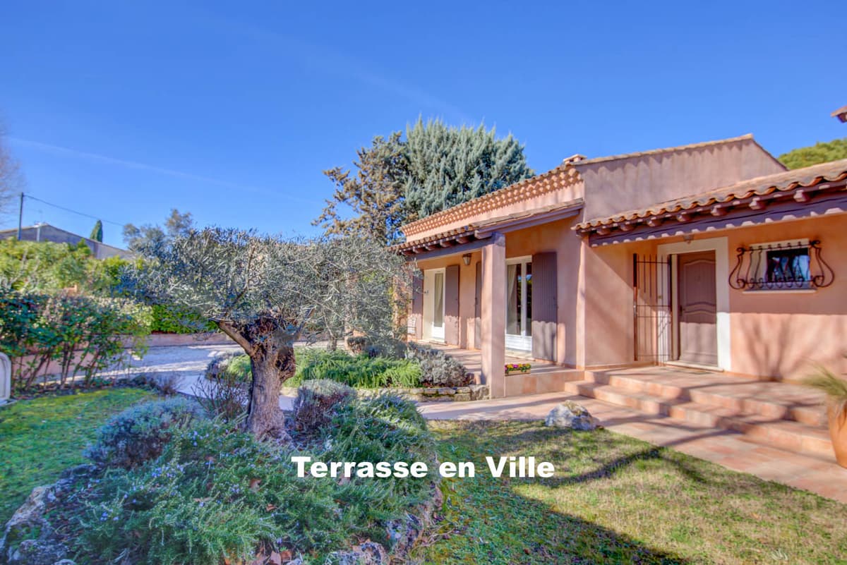 EXCLUSIVITE - CENTRE VILLAGE - PUYRICARD - MAISON PISCINE - 1 160 000 € - 1