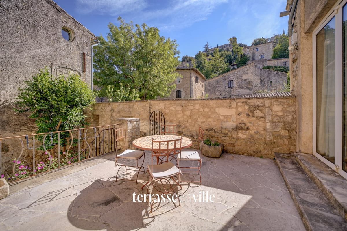OPPEDE LE VIEUX - Maison d’hôte historique - 300 m2 - parking - 2 Terrasses de 55 m2 - 1
