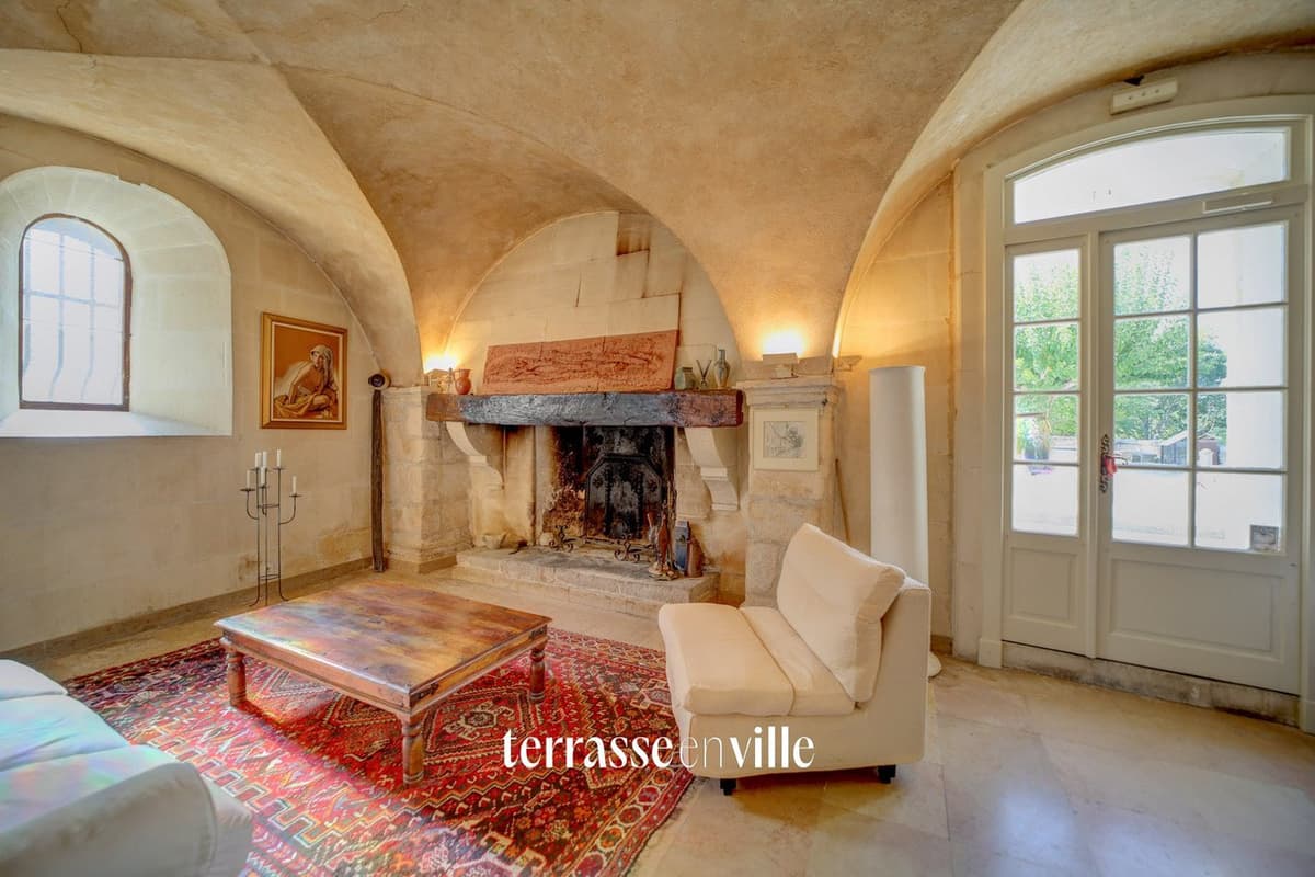OPPEDE LE VIEUX - Maison d’hôte historique - 300 m2 - parking - 2 Terrasses de 55 m2 - 3