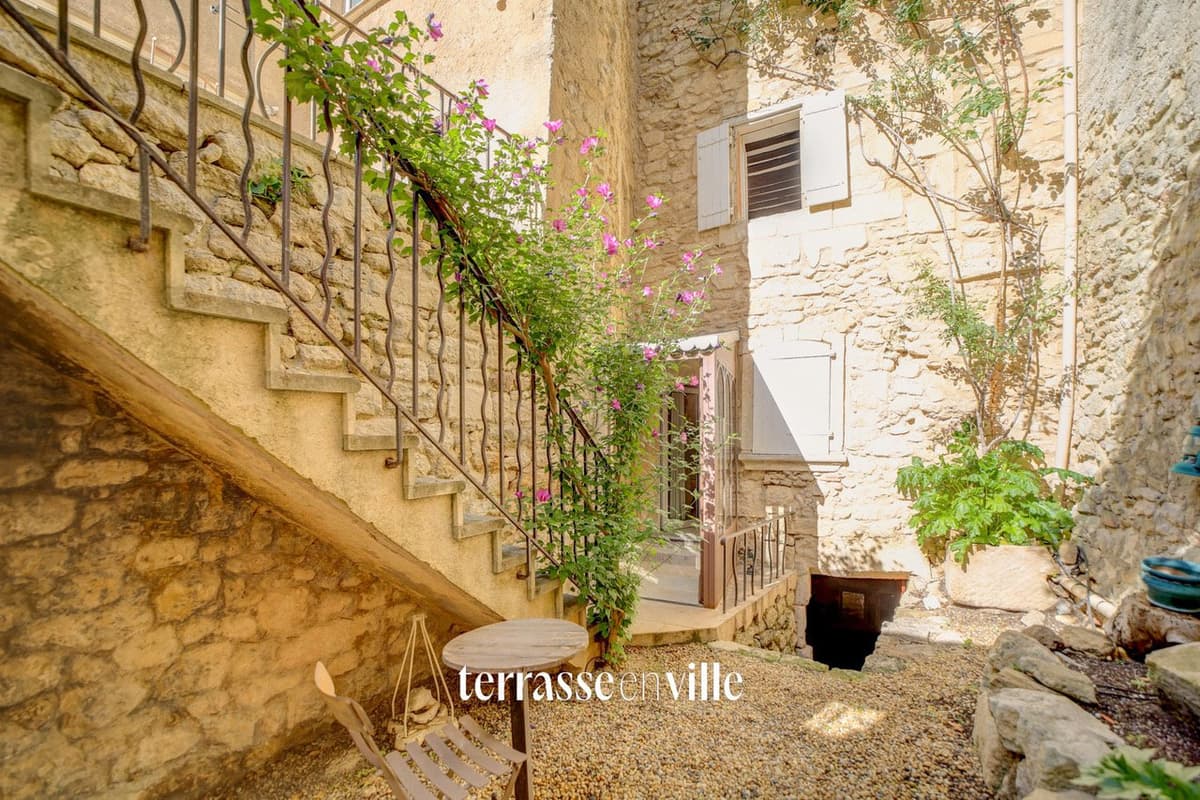 OPPEDE LE VIEUX - Maison d’hôte historique - 300 m2 - parking - 2 Terrasses de 55 m2 - 2