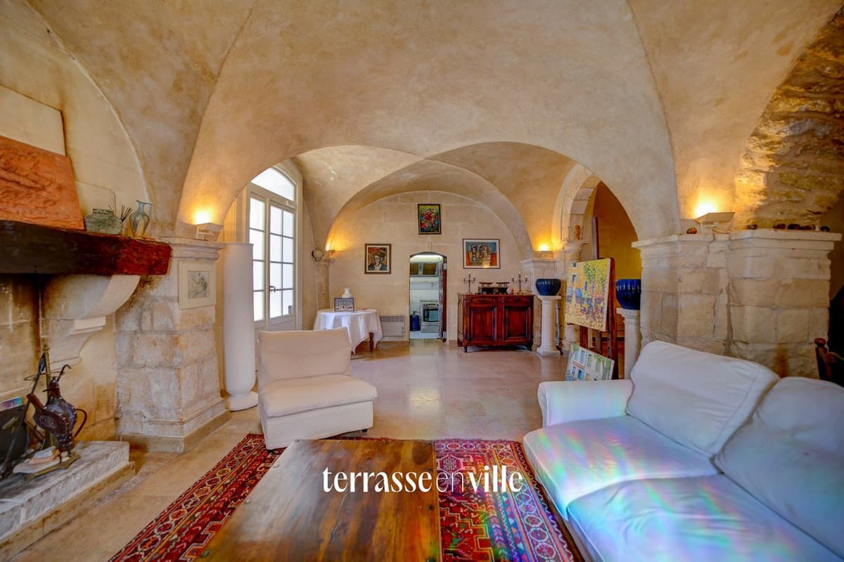 OPPEDE LE VIEUX - Maison d’hôte historique - 300 m2 - parking - 2 Terrasses de 55 m2 - 4