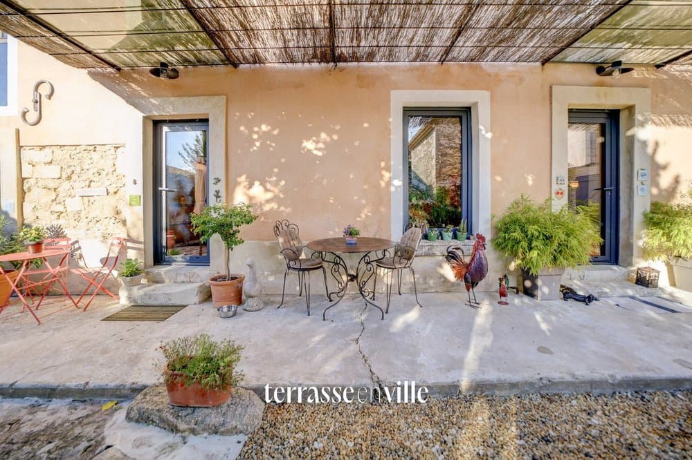 OPPEDE - VILLA T6 - 300 m2 - TERRAIN 750 m2 - PISCINE - GARAGE DOUBLE + Double parking - - 1