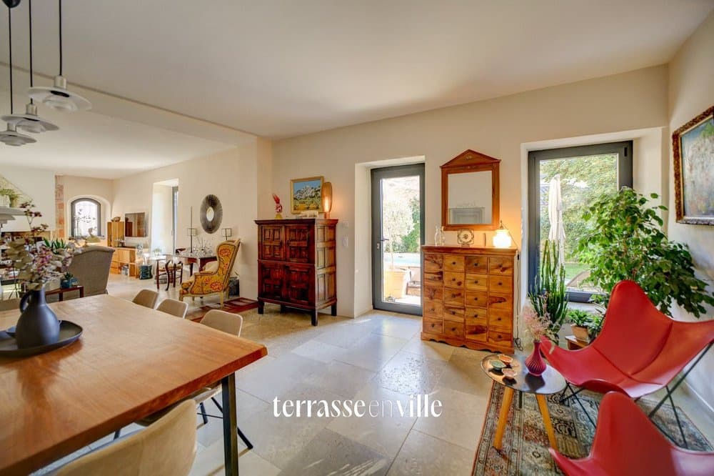 OPPEDE - VILLA T6 - 300 m2 - TERRAIN 750 m2 - PISCINE - GARAGE DOUBLE + Double parking - - 4